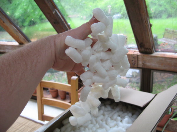 Sticky packing peanuts
